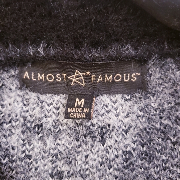 BRAND NEW with tag, super soft black and white skull cardigan. -M- - Picture 15 of 16